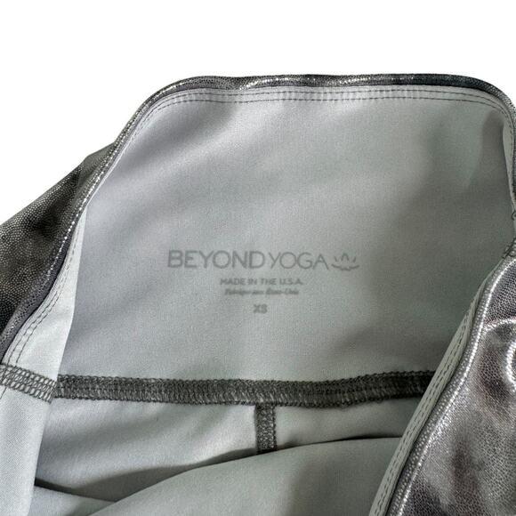 Beyond Yoga Tie Dye High Waisted Midi Legging XS Gray Foil Workout Yoga Metallic - Picture 6 of 7